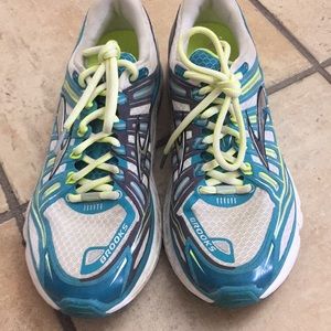 Brooks Transcend running shoes